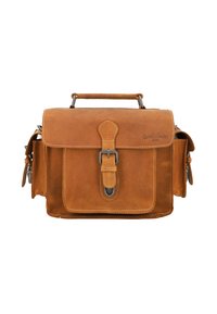 Sac messager en cuir marron avec un rabat, fermeture à boucle sur le devant et poches latérales. Présente des détails de piqûre et une poignée supérieure robuste.