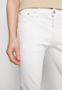 Jack & Jones JJIGLENN JJORIGINAL - Vaqueros slim fit - white denim