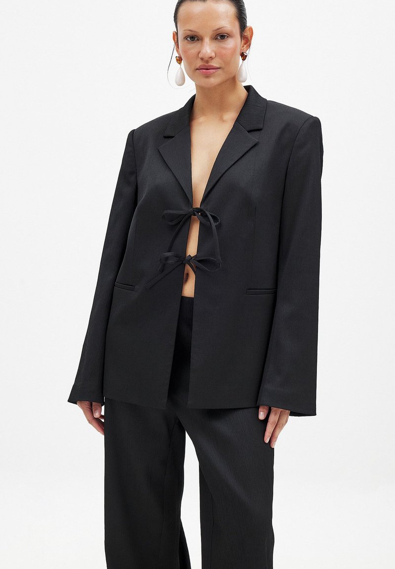 NA-KD REGULAR STRUCTURED FRONT - Puspaltis - black