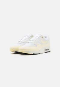 Nike Sportswear AIR MAX - Sneakers low - white/alabaster/summit white/black/sail