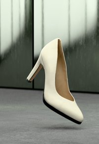 Ei valittu, offwhite