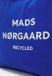 Mads Nørgaard BOUTIQUE ATHENE BAG - Pirkinių krepšys - dazzling blue