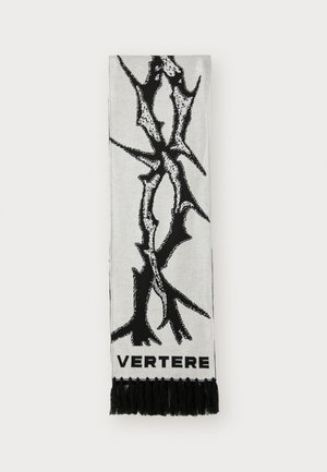 Sciarpa intrecciata con un design nero a forma di spine su sfondo bianco, con frange nere alle estremità e il testo "VERTERE" in grassetto.