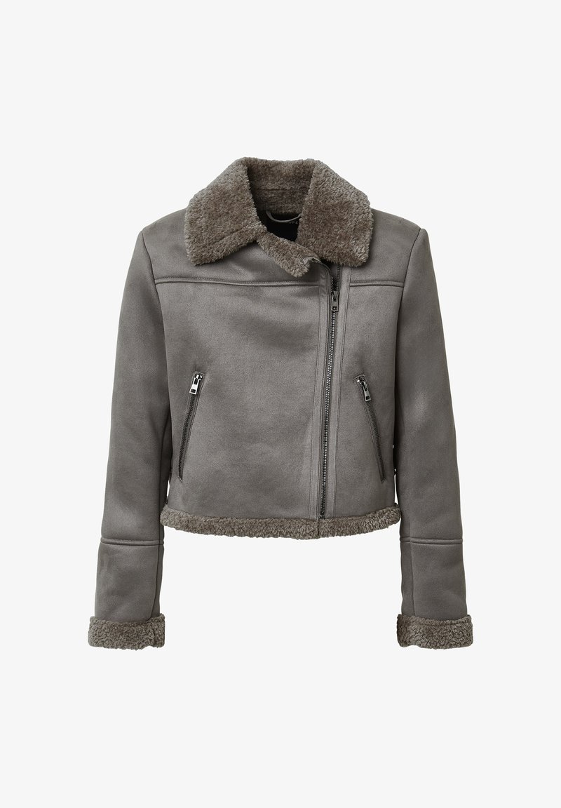 Giacca in finta pelle grigia con colletto e polsini pelosi, caratterizzata da un design corto, tasche frontali con cerniera e una finitura testurizzata.