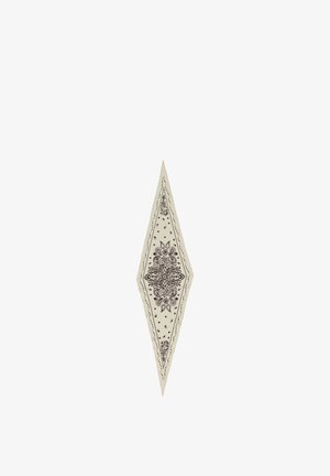 Lange, diamantvormige beige sjaal met symmetrische zwarte bloemen- en paisleypatronen in het midden en langs de randen.