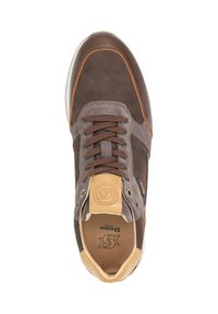 Brown suede and leather sneaker with brown laces, contrasting orange stitching, and a beige tongue, featuring a round logo on the tongue.