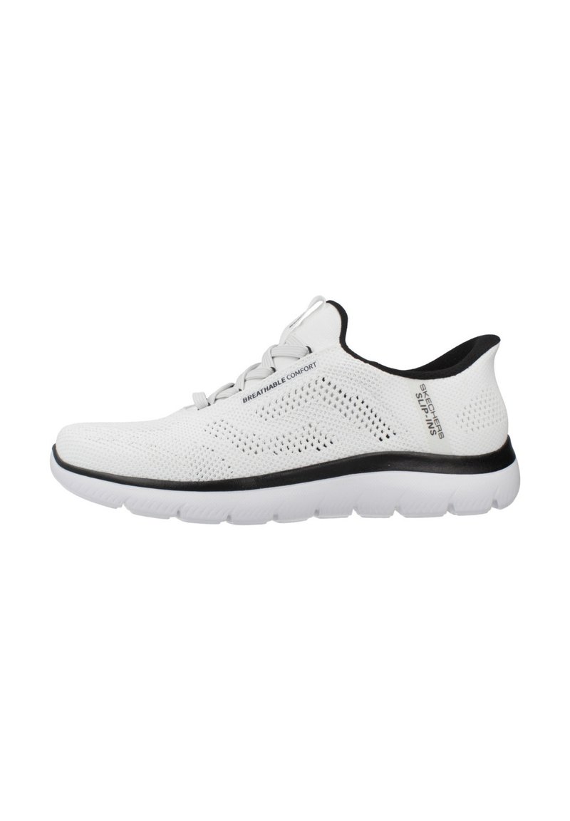 Białe, oddychające sneakersy z siateczki z czarnymi akcentami, elastyczna podeszwa, sznurowany design i teksturowana cholewka. Wyraźne logo z boku.