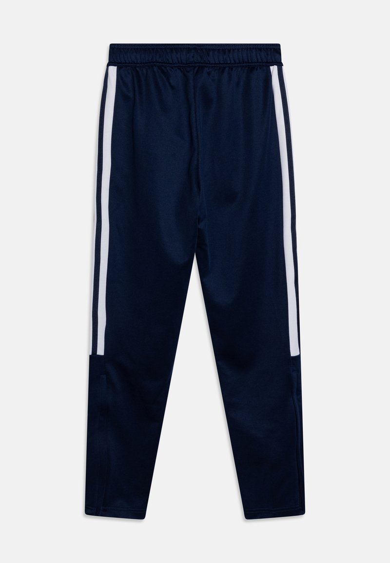 Pantaloni sportivi blu marino con strisce bianche laterali, realizzati in tessuto liscio. Presentano una vita elastica e gambe affusolate con cerniere sul fondo.