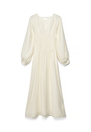 Vestido largo color crema con escote en V profundo, cintura fruncida y mangas tipo obispo completas con puños elásticos.
