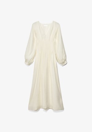 Vestido largo color crema con escote en V profundo, cintura fruncida y mangas tipo obispo completas con puños elásticos.