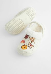 Next Hausschuh - neutral pumpkin badge