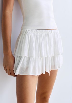 PULL&BEAR WITH RUFFLES  - Shorts - white