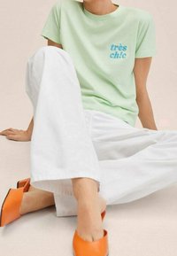 Mango Triko s potiskem - light green