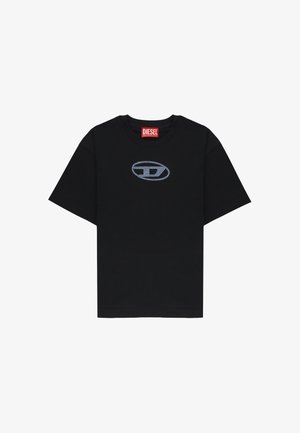 T-shirt Diesel nera a maniche corte con un logo ovale blu con una "D" stilizzata sul petto e un'etichetta rossa Diesel sul colletto.