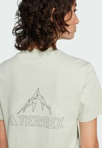 Adidas Terrex GRAPHIC - Triko s potiskem - linen green