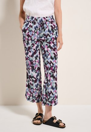 Pantalons légers et colorés avec un motif multicolore dans des teintes de violet, bleu et noir. Ils sont dotés d'une taille élastique avec un cordon de serrage.