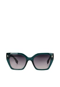 Gafas de sol verde estilo cat-eye con montura gruesa. Lentes en degradado de oscuro a claro, con acentos plateados en las patillas. Acabado brillante.