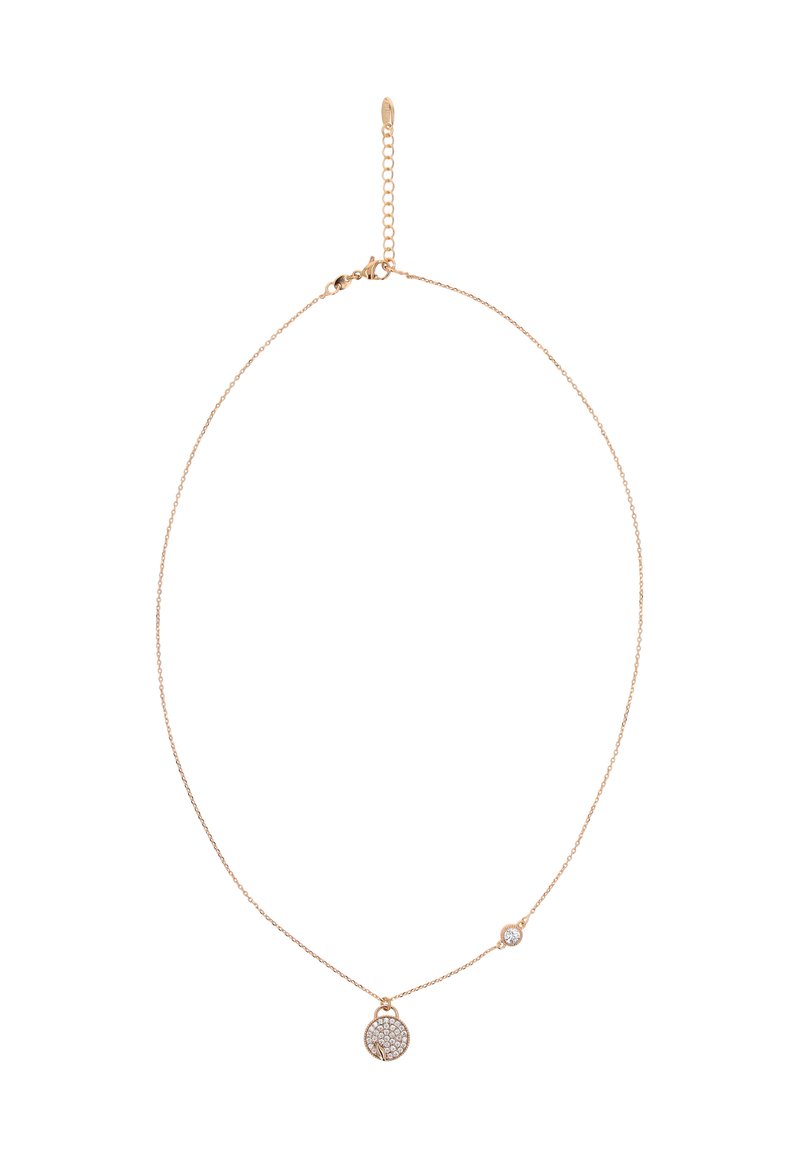 Guldtonet halskæde med kædedesign, der har en rund vedhæng indsat med klare sten og en lille accentsten nær låsen.