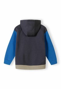 Sweat à capuche avec un corps bleu marine foncé, des manches bleu vif et un ourlet côtelé beige. Fabriqué en tissu doux et texturé.
