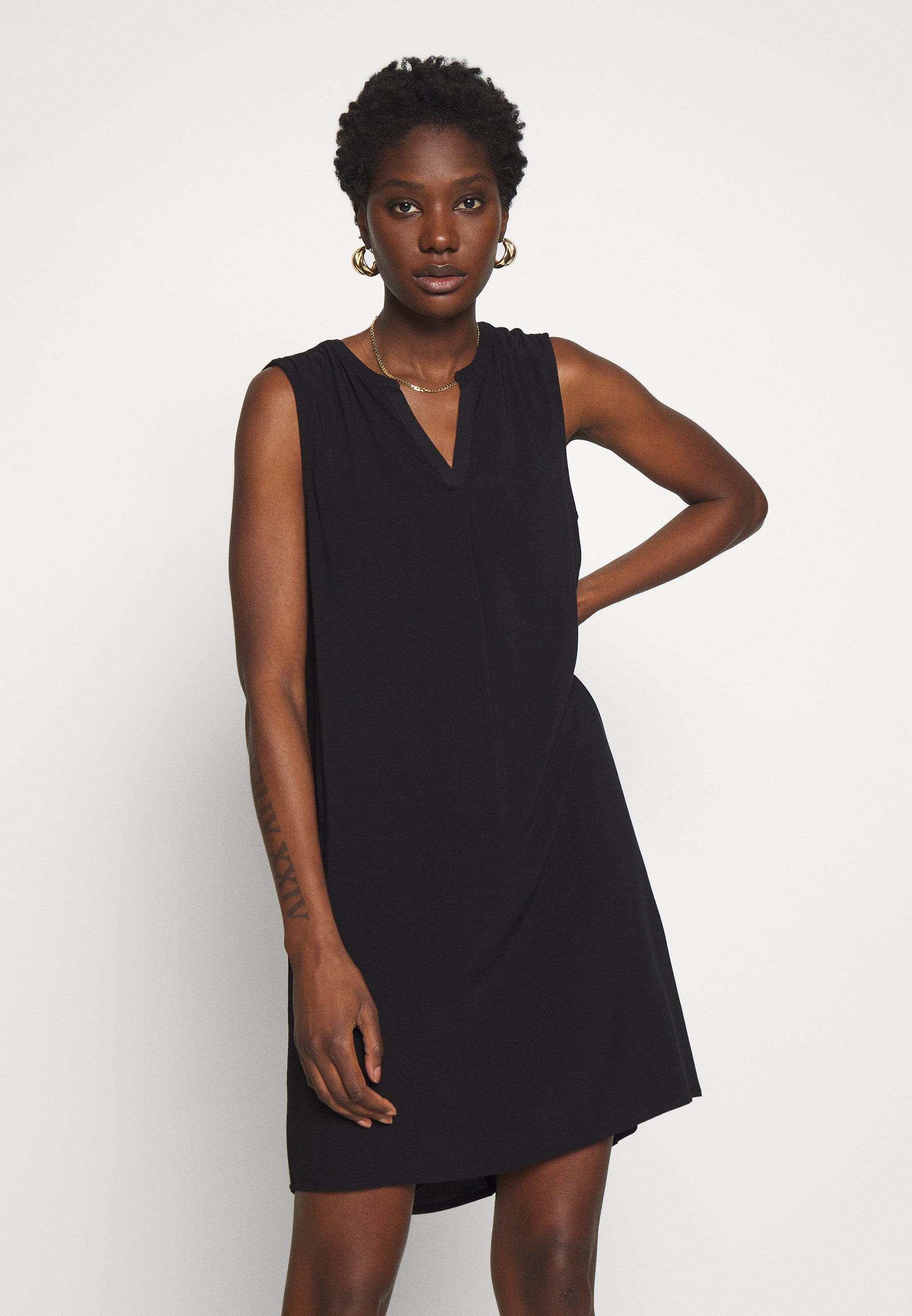 Qs By S Oliver Kurz Freizeitkleid Black Schwarz Zalando At 