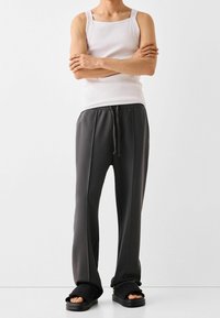 Bershka Träningsbyxor - dark grey