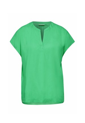 Blusa verde de manga corta con escote en V, hecha de un material suave. Presenta un corte holgado con un dobladillo recto y sin patrones ni adornos.