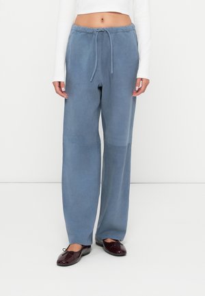 SLFFIA SUEDE PANTS - Usnjene hlače - blue mirage