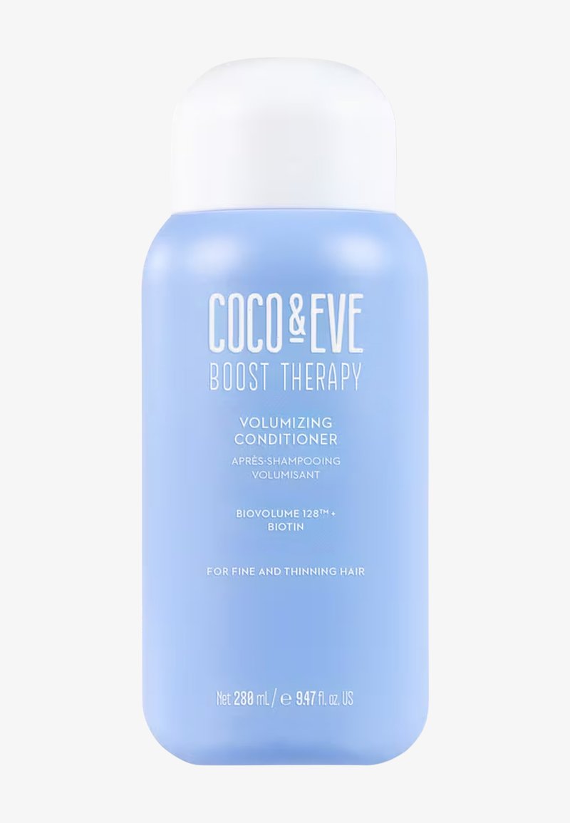 Coco & Eve Boost Therapy volymgivande balsam i en ljusblå flaska, med ett vitt lock, 280 mL storlek, med tydlig märkning och varumärkeslogotyp.