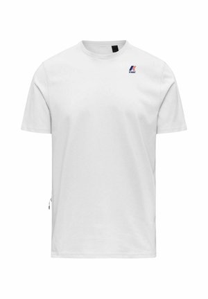 T-shirt bianca a maniche corte con scollo tondo e piccolo logo K-Way blu e rosso sulla parte superiore sinistra del petto, design frontale semplice.