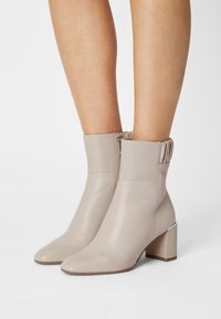 Tamaris Bottines - grey
