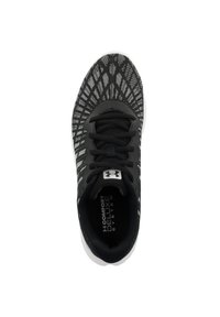 Scarpa sportiva nera realizzata in mesh traspirante con un motivo geometrico in tonalità di grigio. Presenta una punta arrotondata e una suola bianca ammortizzata.