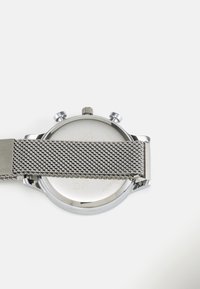 Thumbnail Image 4