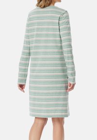 Abito a righe con maniche lunghe, caratterizzato da righe orizzontali verde chiaro e bianche. Tessuto morbido con una vestibilità rilassata, design fino al ginocchio.