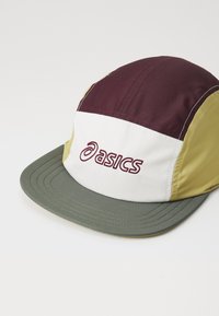 ASICS Casquette - mantle green/dark currant/lemongrass/birch