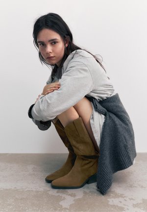 PULL&BEAR - Kowbojki i obuwie motocyklowe