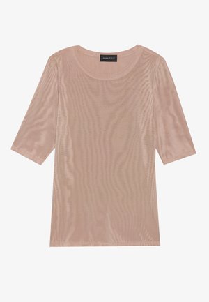 Helles rosa, halbtransparentes T-Shirt mit Rundhalsausschnitt und Dreiviertelärmeln. Weiche Textur mit leichtem Glanz. Etikett am Halsausschnitt sichtbar.