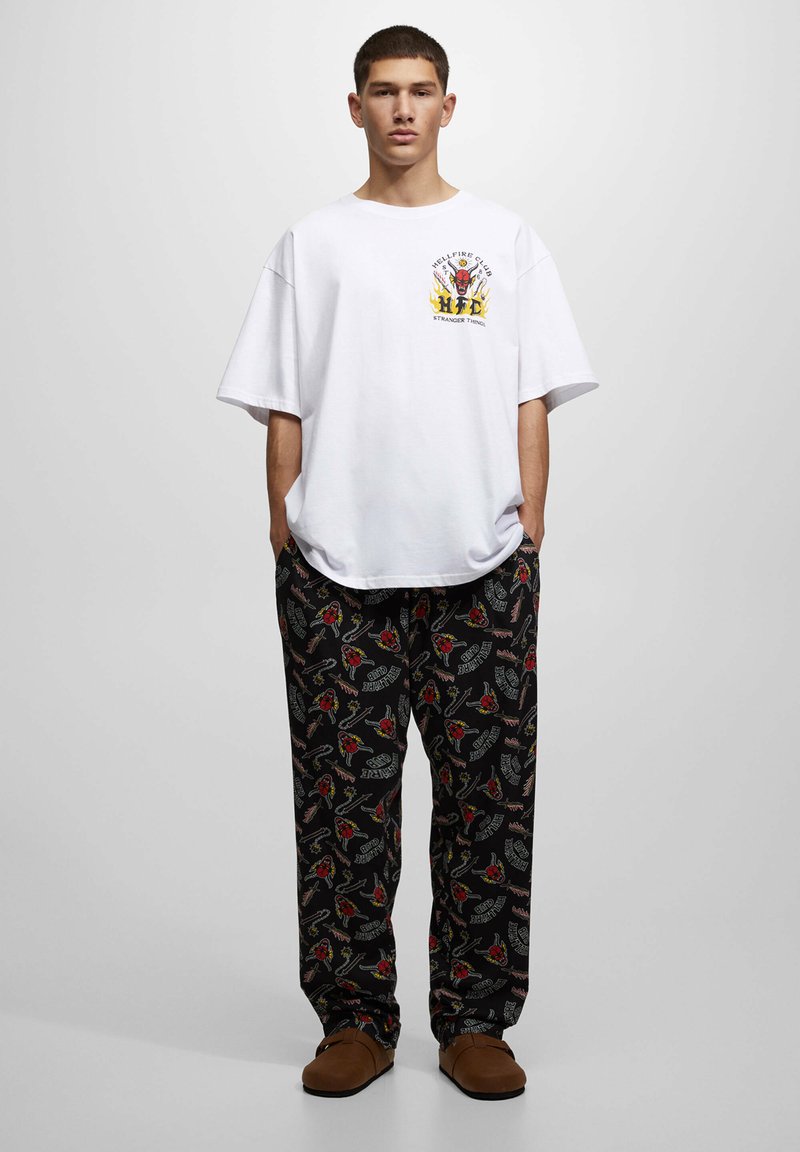 PULL&BEAR SET STRANGER THINGS Nachtwäsche Set multi coloured/weiß