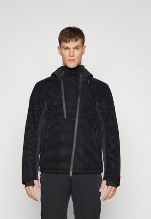 Schwarze Outdoor-Jacke mit Gittermuster, ausgestattet mit Kapuze, Reißverschluss vorne und verstellbaren Zugbändern. Weiches Material und funktionales Design.