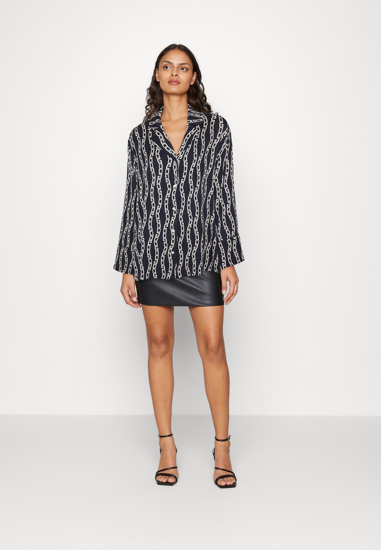 RELAXED CHAIN PRINT