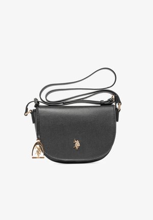 Borsa a spalla in pelle nera con forma curva, hardware dorato e un charm decorativo con logo. Caratterizzata da una lunga tracolla regolabile.