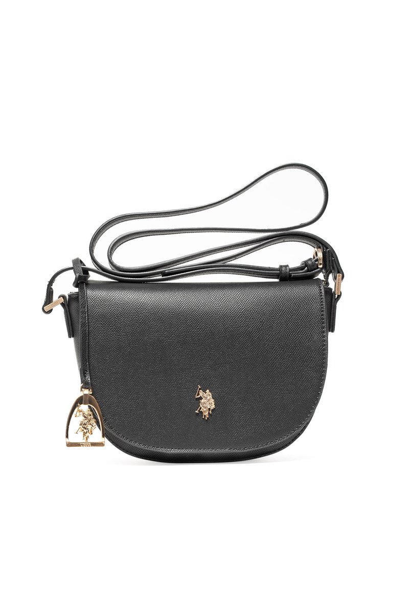 Borsa a spalla in pelle nera con forma curva, hardware dorato e un charm decorativo con logo. Caratterizzata da una lunga tracolla regolabile.