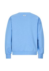 Felpa azzurra con scollo rotondo, polsini e orlo a costine. Presenta una piccola etichetta sul retro con la scritta "RETOUR." Texture liscia.