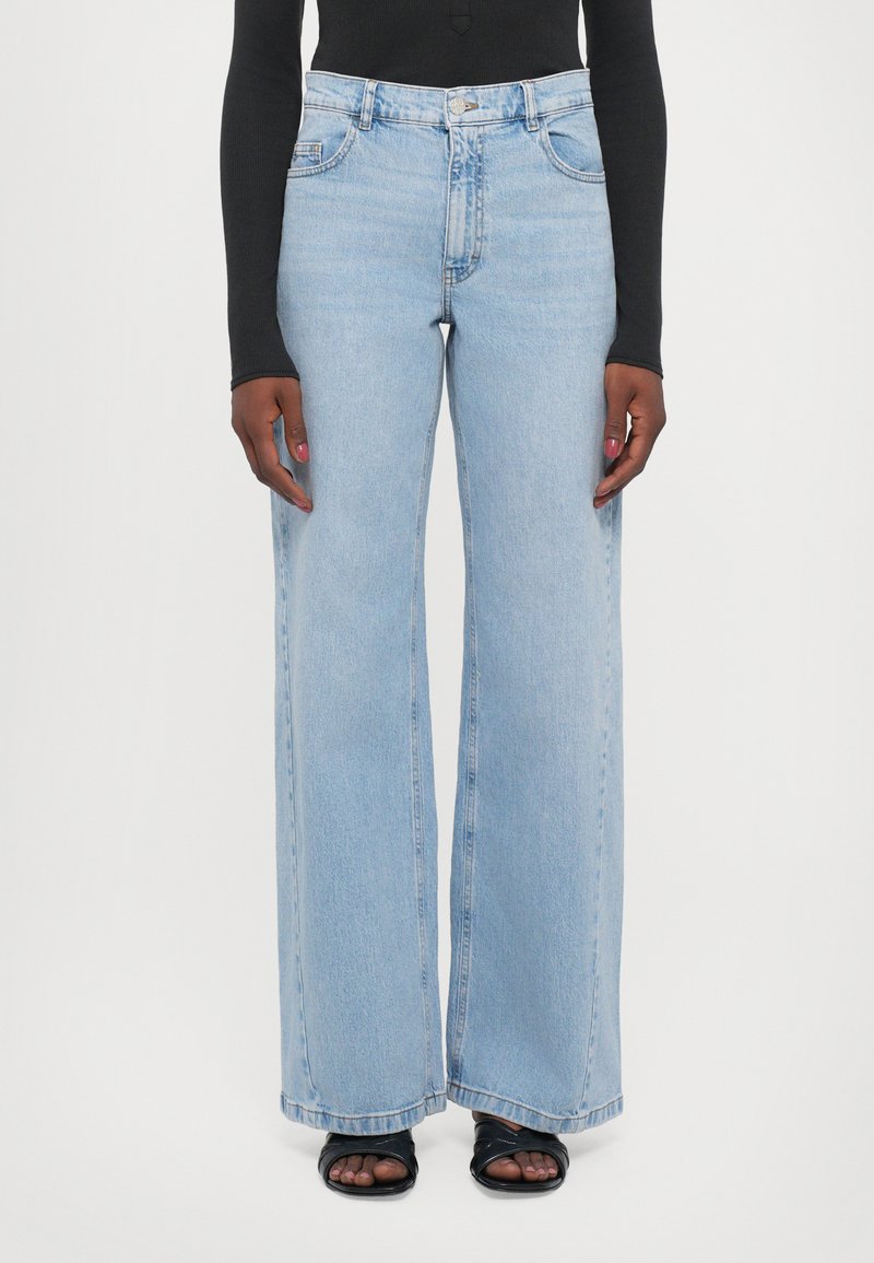 Light blue wide-leg jeans with a high waist, featuring five pockets, a button closure, and a slight stretch in the denim material.