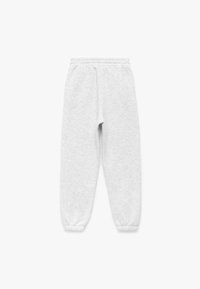 Ljusgrå sweatshirtbyxor tillverkade av en mjuk bomullsblandning. Har elastisk midja, manschetter vid anklarna och sidofickor.
