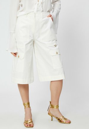 Koton GOLD BUTTONED POCKET DETAIL - Shorts - off white