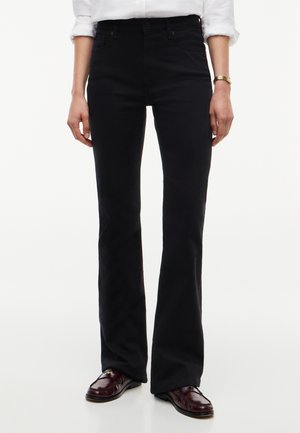Tommy Hilfiger, SKYE MID RISE BOOTCUT BLACK JEANS - Дънки с разкроени крачоли - stay black