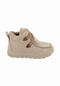 Scarpa per bambino in suede beige con cucitura in stile mocassino, lacci marroni infilati attraverso occhielli in metallo e suola in gomma testurizzata.
