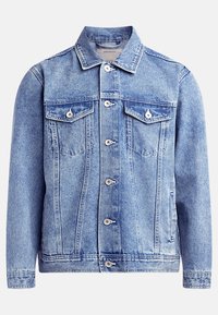 Giacca in denim azzurro chiaro con colletto classico, chiusura a bottoni, due tasche sul petto e una leggera sbiaditura lungo le spalle e le maniche.