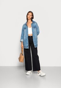Weekday ONYX TROUSERS - Calças de ganga de perna direita - black