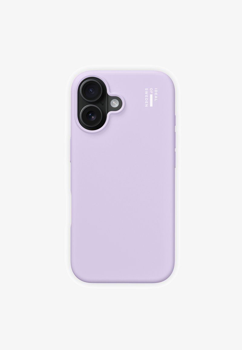 Funda de smartphone lila con recorte para cámara dual y flash, con la marca "Ideal of Sweden" en texto blanco en la parte trasera.